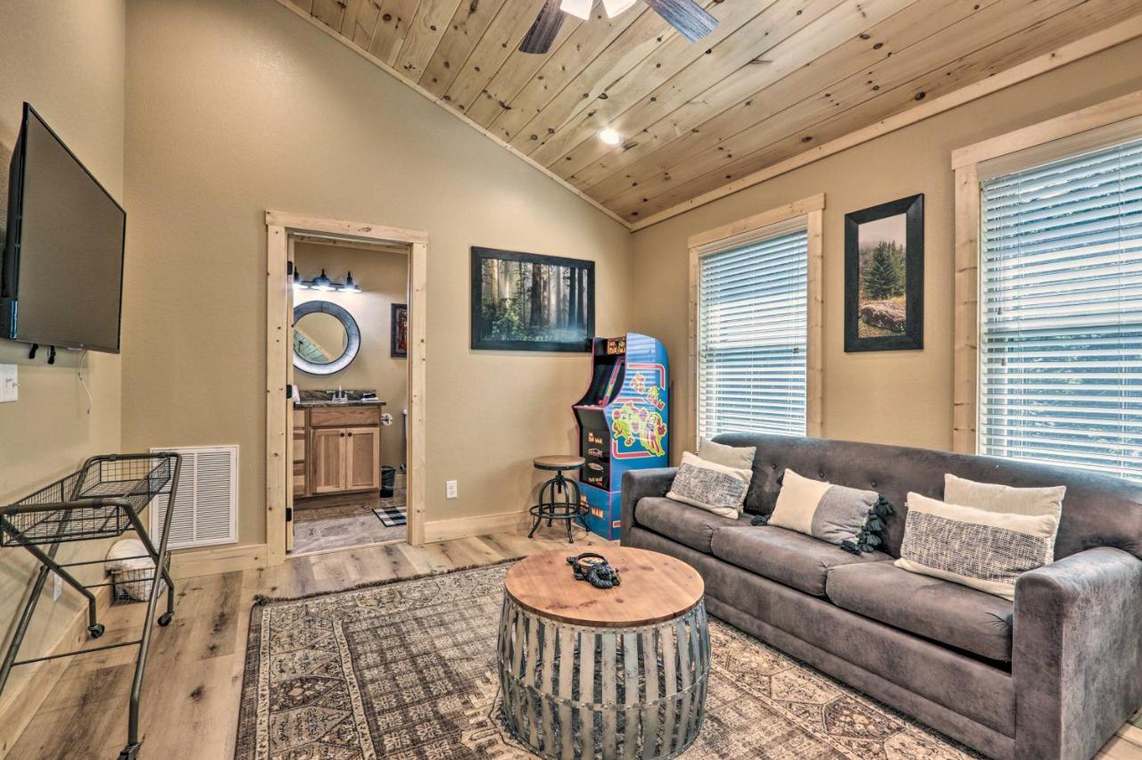 Sevierville Cabin Deck With Foosball And Hot Tub! Exterior photo