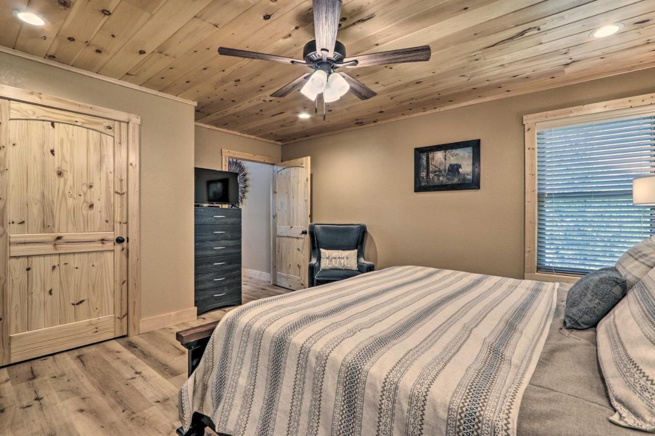 Sevierville Cabin Deck With Foosball And Hot Tub! Exterior photo